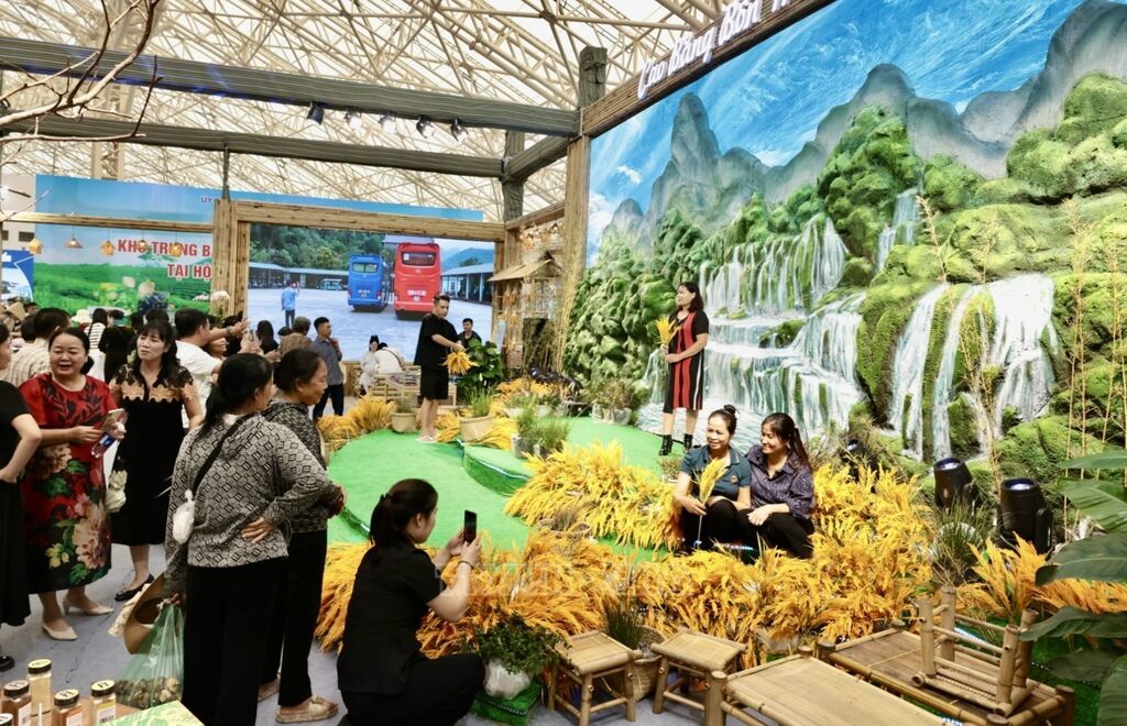 cao-bang-tai-hoi-cho-mua-thu-vec-2025